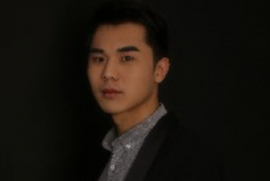 靳小龍