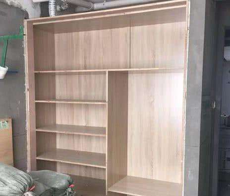 找品牌定制家具還是讓木工自制的好？